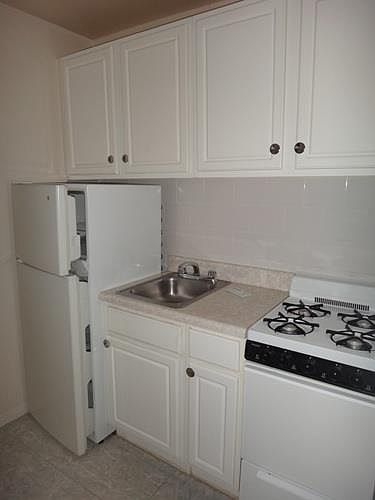 2nd image of 340 E 87th St APT 3A