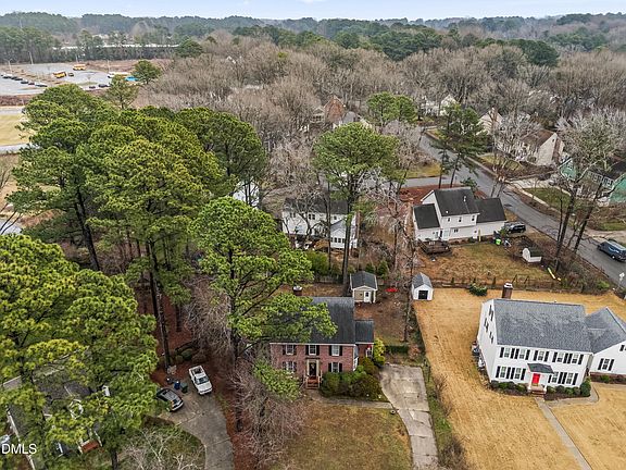 5th image of 8304 N Crestwyck Ct