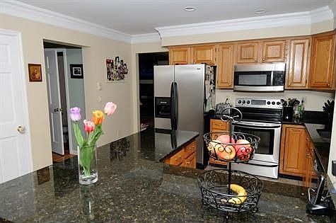 100 Mtn View kitchen view 2