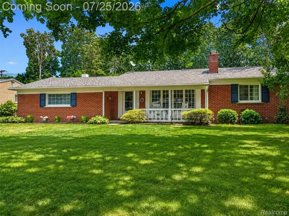 31921 Nottingwood St, Farmington Hills, MI 48334