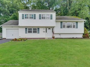 14 Stratford Dr, Manalapan, NJ 07726
