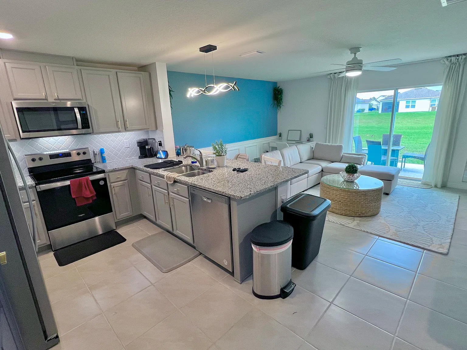 3 bed, 2.5 bath, 1465 sqft, $2,350 — Photo 2