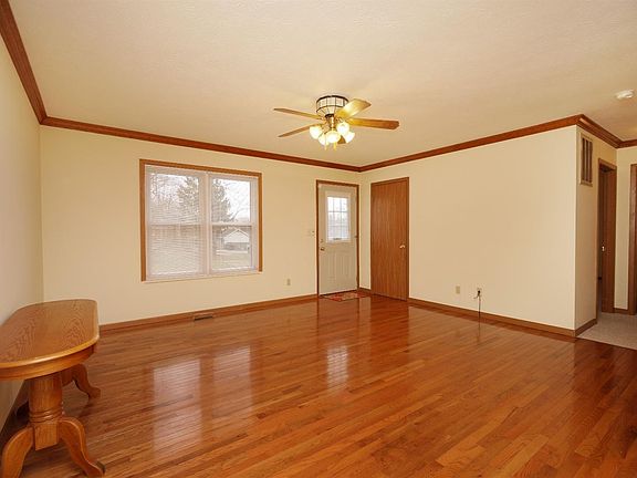 4th image of 9141 Primrose Dr