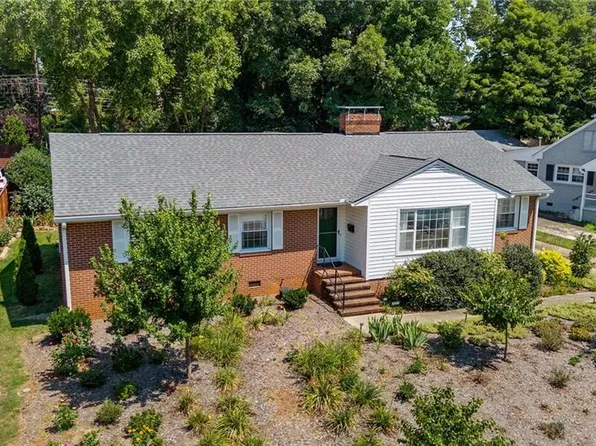 2806 W Cornwallis Dr, Greensboro, NC 27408