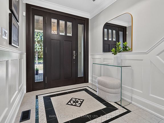 3rd image of 107 Stratford Cres