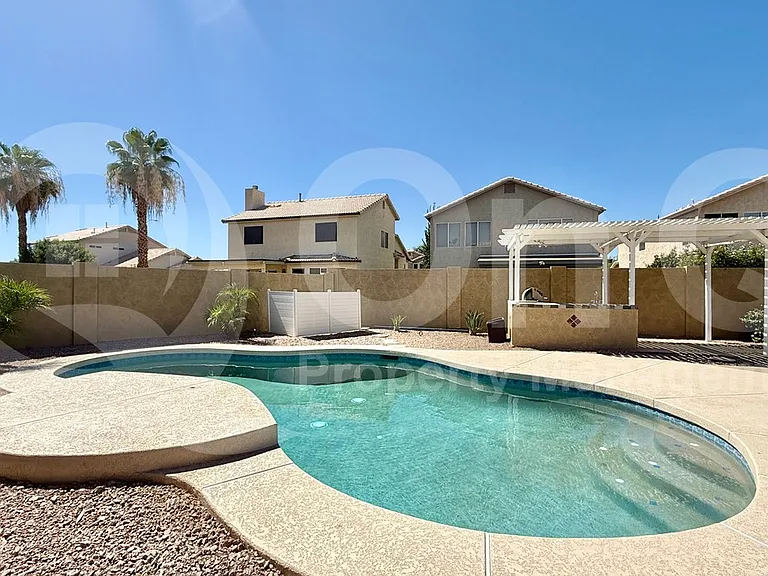 570 S Williams Pl — Photo 23