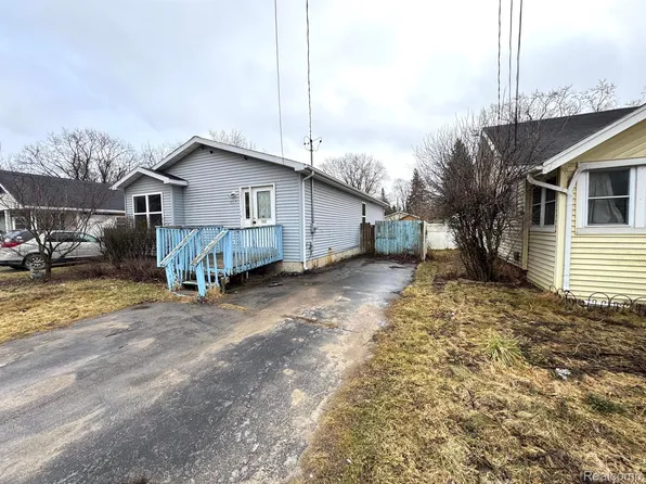 3191 Brown St, Flint, MI 48532