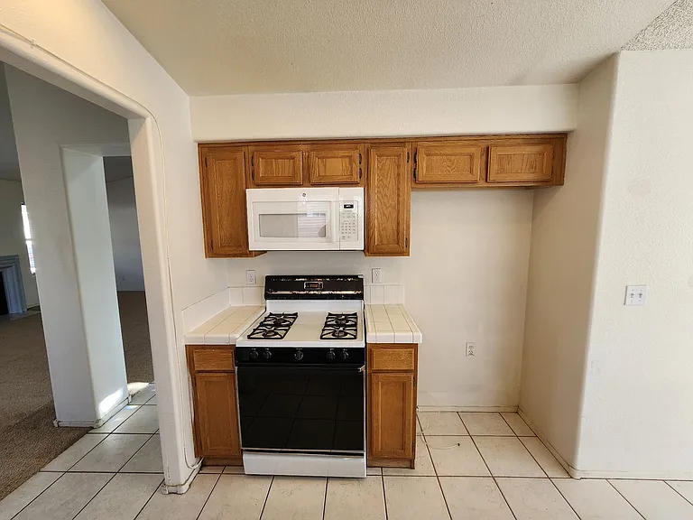 1720 Navarre Ln — Photo 10