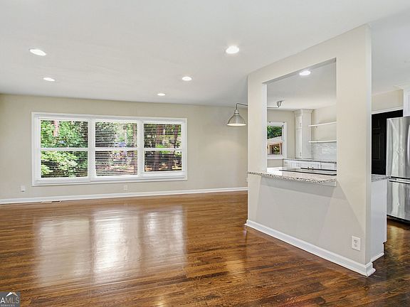 3rd image of 3454 Primrose Pl