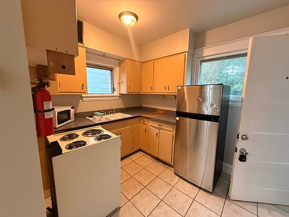2nd image of 720 S Park St APT 3