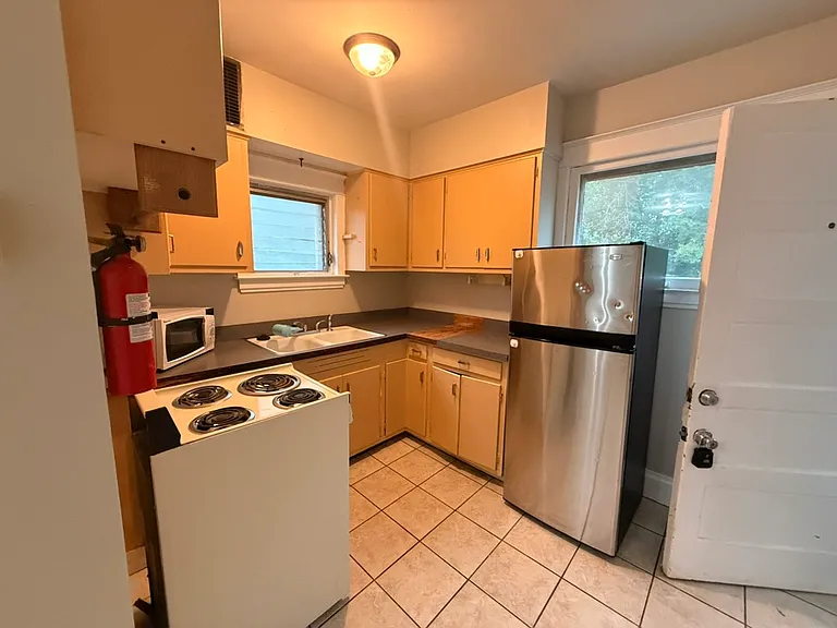 720 S Park St #3 — Photo 2