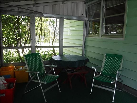 5th image of 122 James Ave