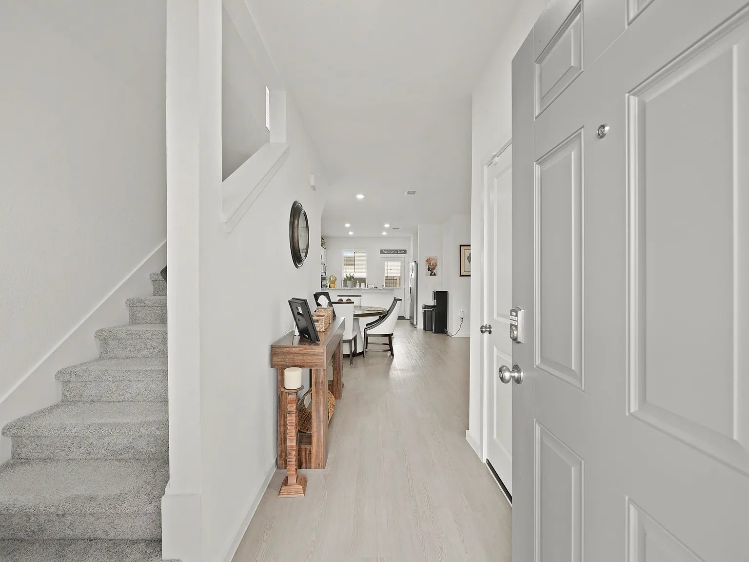 4 bed, 2041 sqft, $2,350 — Photo 4