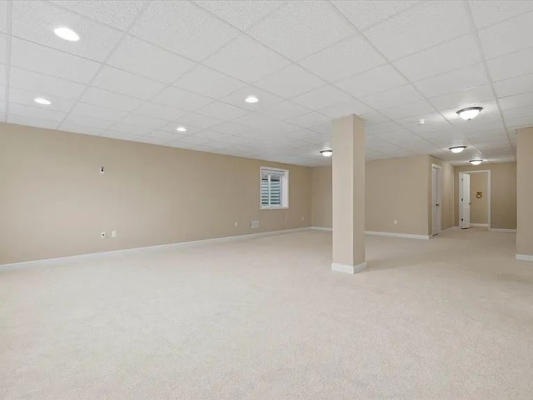 1114 Wales Dr — Photo 21