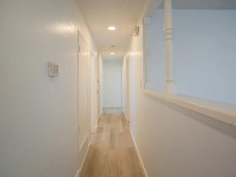 11801 Rexford Rd — Photo 11