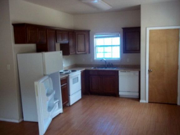 5th image of 205 Woodridge Dr