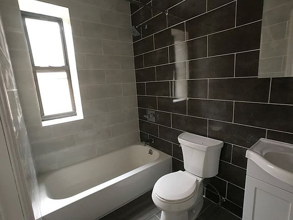 5th image of 546 Isham St APT 33A