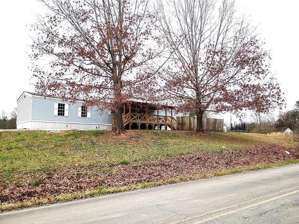 51 Thomas Rd photo 1