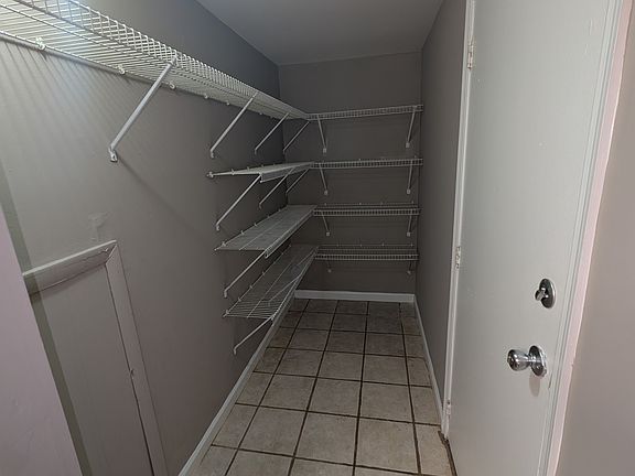 4th image of 244 Tulip Dr