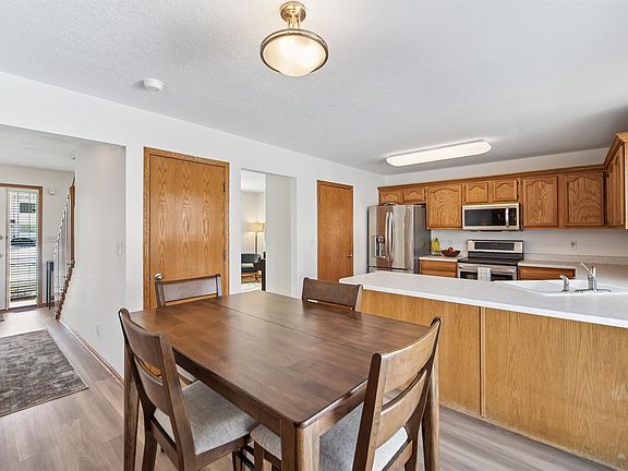 4th image of 15427 Winston Ave