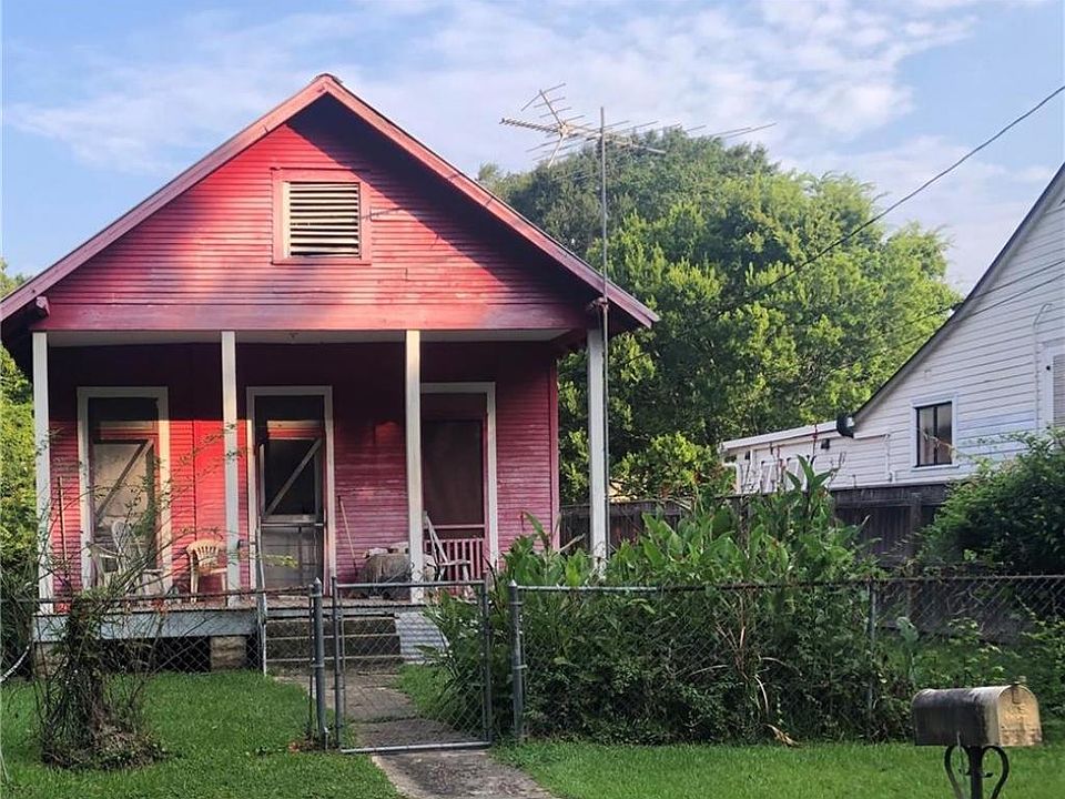 2nd image of 334 Lamarque St