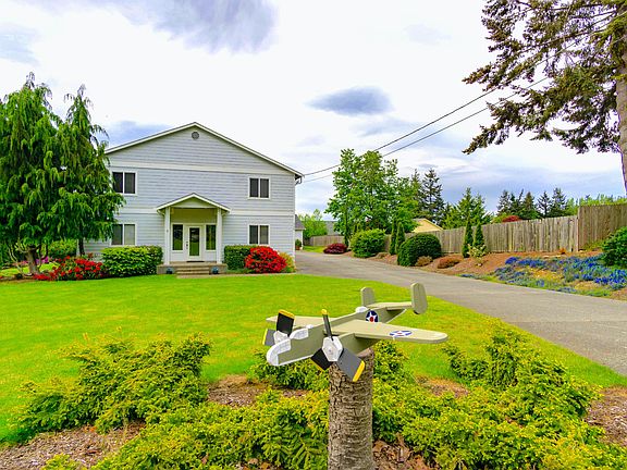 Introducing Grandview gem, a bright and airy beach house.
