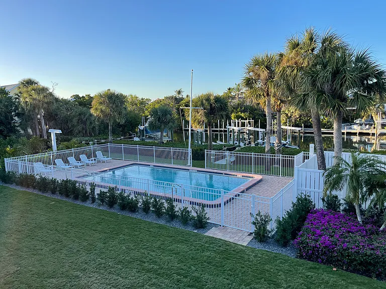 512 Periwinkle Way — Photo 44