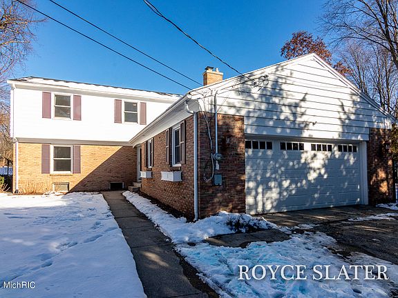 5th image of 374 Eastmoor Ave SE