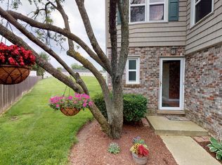 6S401 Bridlespur Dr, Naperville, IL 60540