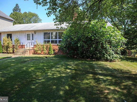 3rd image of 6802 Dean Dr