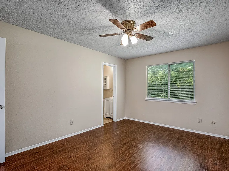 1717 Palisades Dr — Photo 16