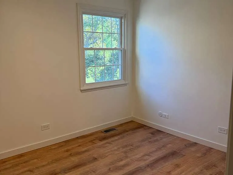 136 Brookwood Ct — Photo 13