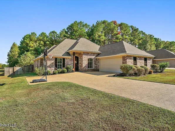 151 Notting Hill Pl, Canton, MS 39046