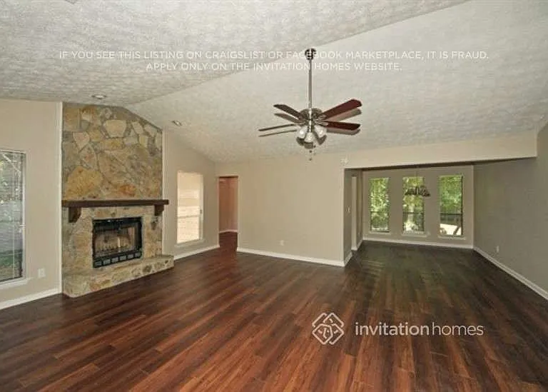 2399 Stonebridge Ln — Photo 2