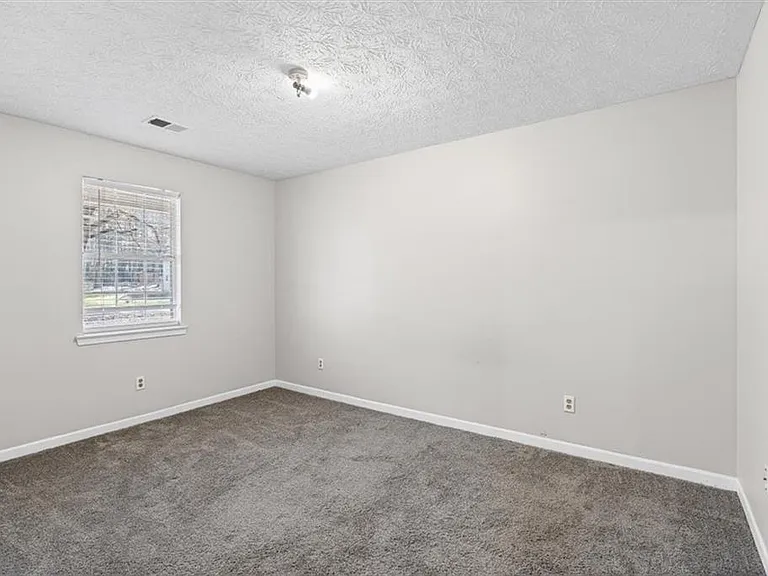 120 Woodcrest Dr — Photo 17