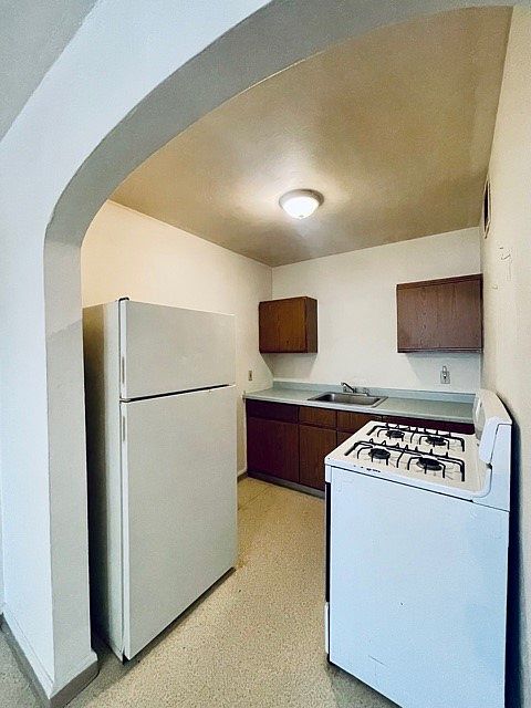 1st image of 4932 S Packard Ave #15
