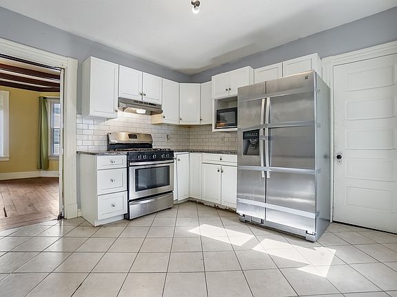4th image of 34 Parkwood St
