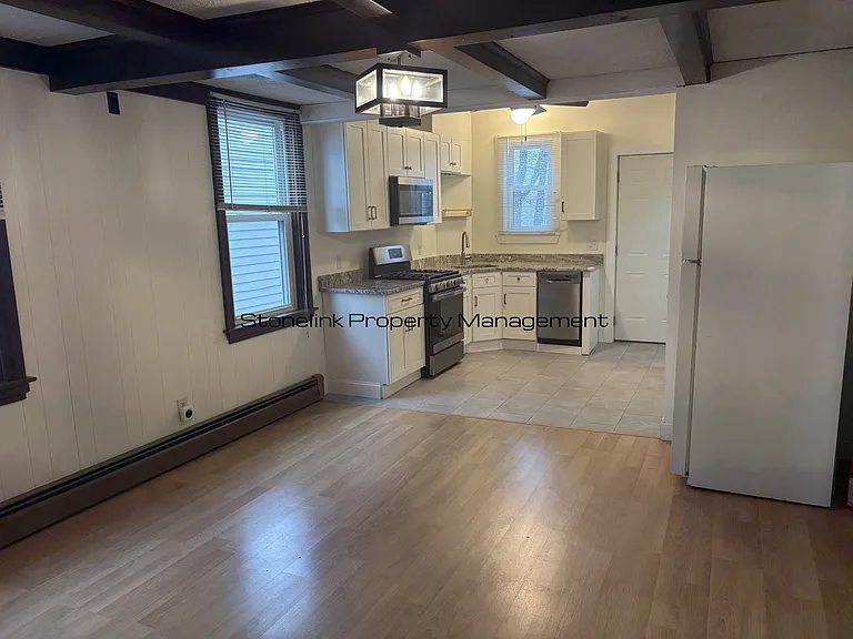 124 Leo Ave — Photo 9
