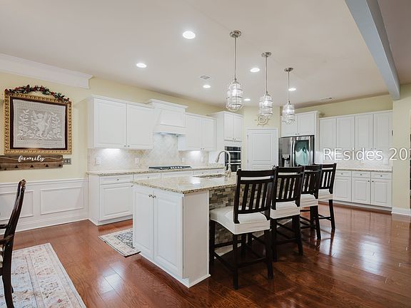 3rd image of 263 Maplemere Ln