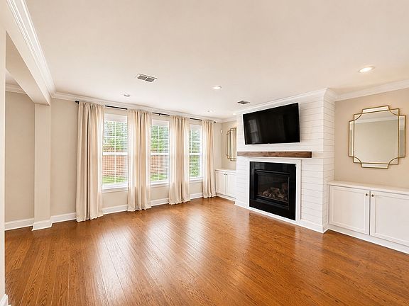 4th image of 1217 Gannett Rd