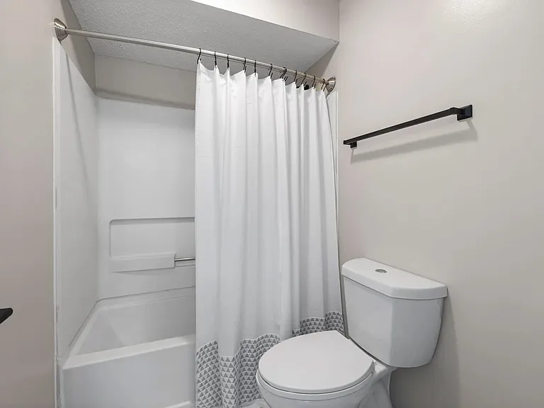 Newly Renovated & Spacious 1 & 2 Bedroom Layouts