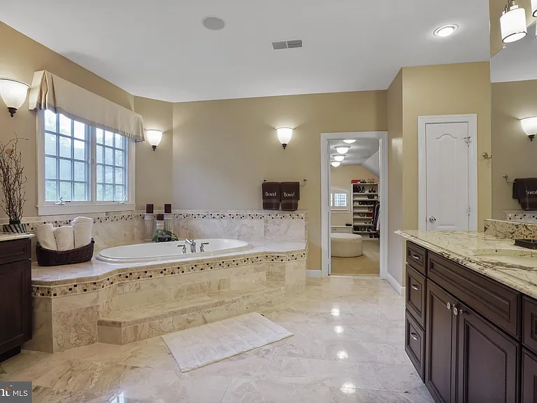 9864 Walker Glen Ct — Photo 44