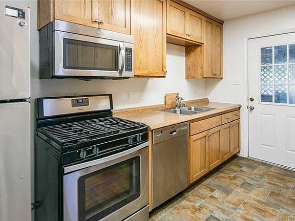 3rd image of 111 Cuesta Dr