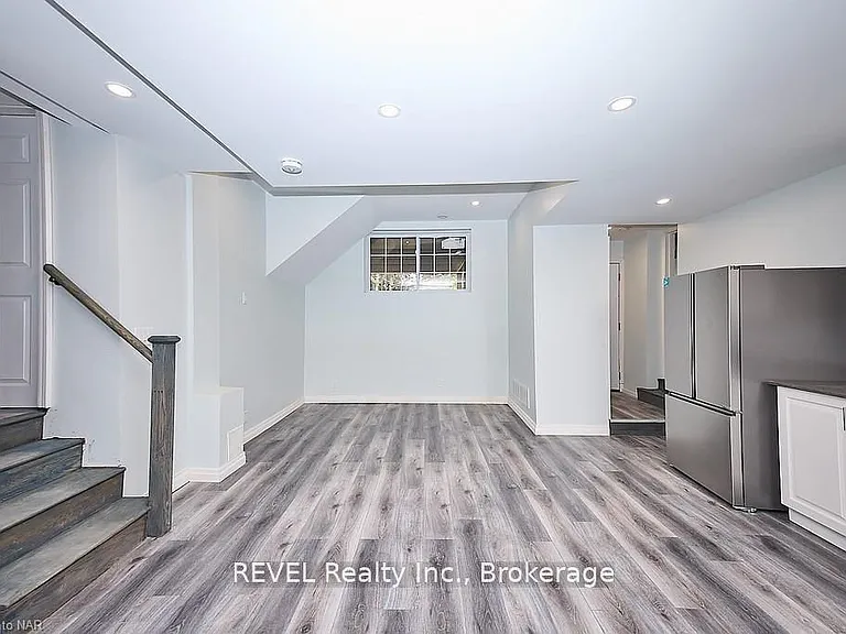 491 Geneva St — Photo 3