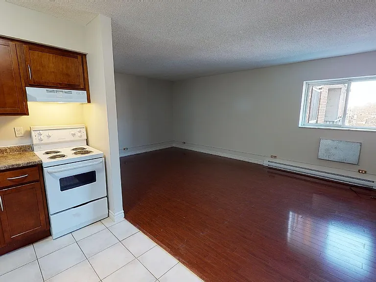 1491 Pillette Rd — Photo 13