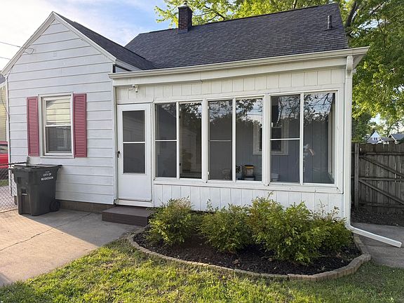 2nd image of 2345 Harding Ave