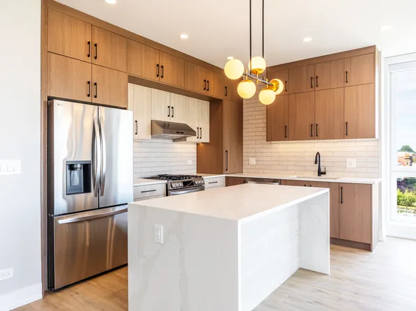 2355 W Flournoy St #201, Chicago, IL 60612