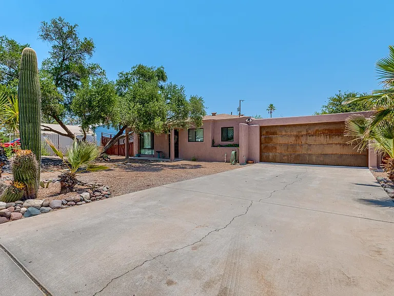 2626 E Hedrick Dr — Photo 5
