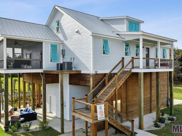 2422 Hauber Ln, Diamondhead, MS 39525