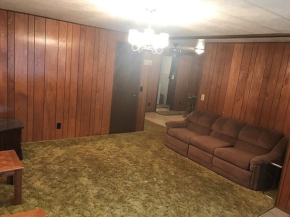 5th image of 405 E C St